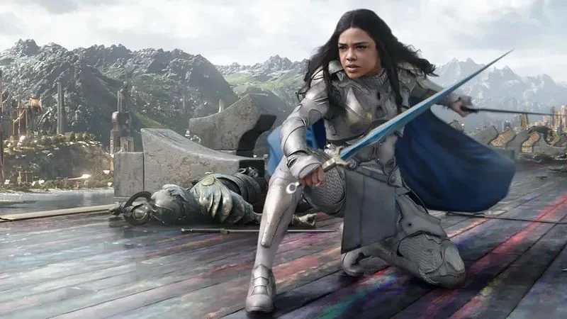 Tessa Thompson: “Chris Hemsworth Looks Like a Muscle Babe!” 1 Tessa Thompson: “Chris Hemsworth Looks Like a Muscle Babe!”