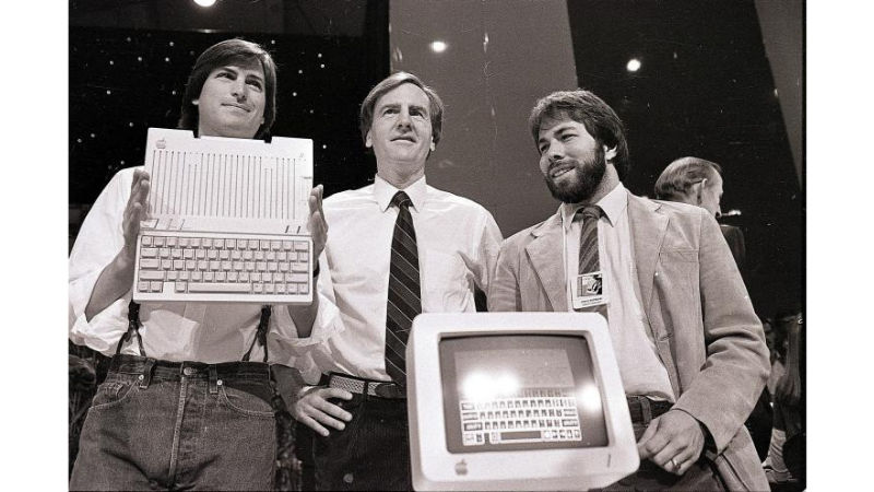 How did Apple Transform into a Giant Technology Empire in 50 Years?