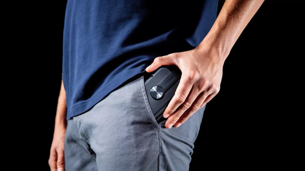 Razer Prio Fits Full-Size Controllers into a Credit Card Size